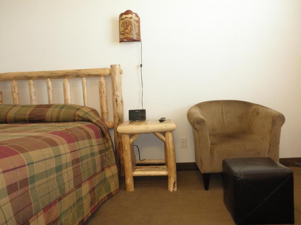 Bear'S Den Lodge Shaunavon Room photo