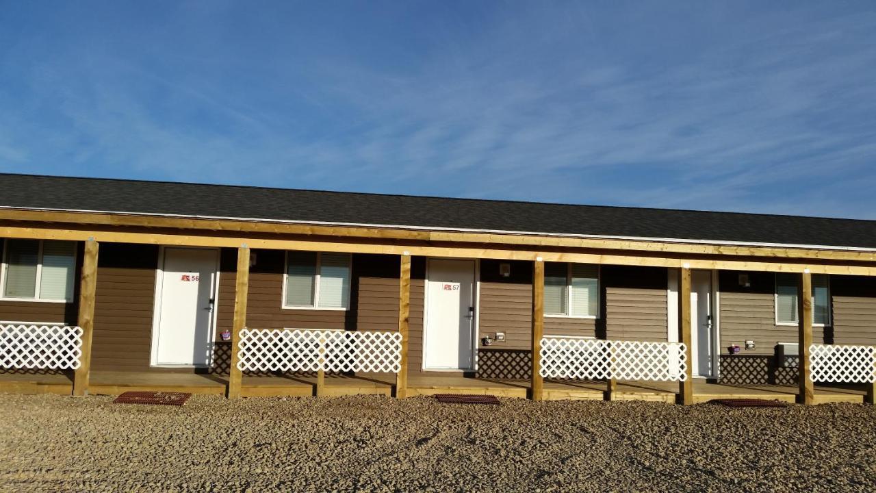 Bear'S Den Lodge Shaunavon Exterior photo