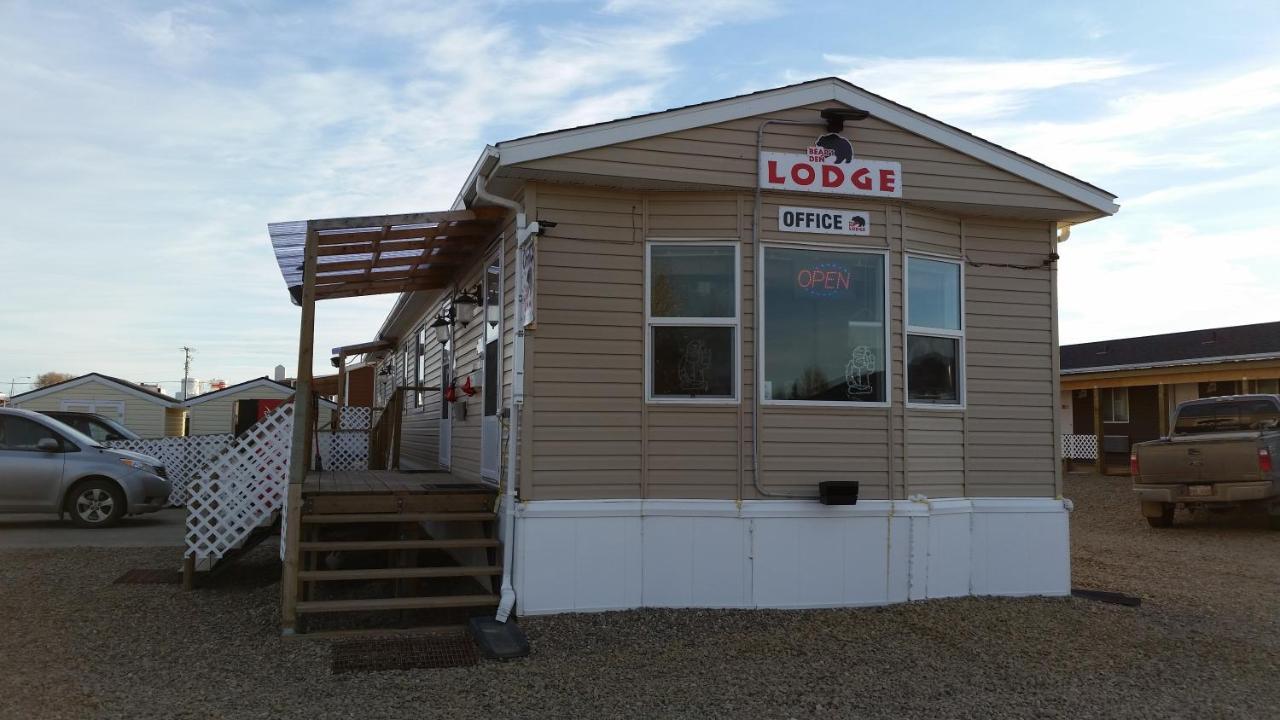 Bear'S Den Lodge Shaunavon Exterior photo