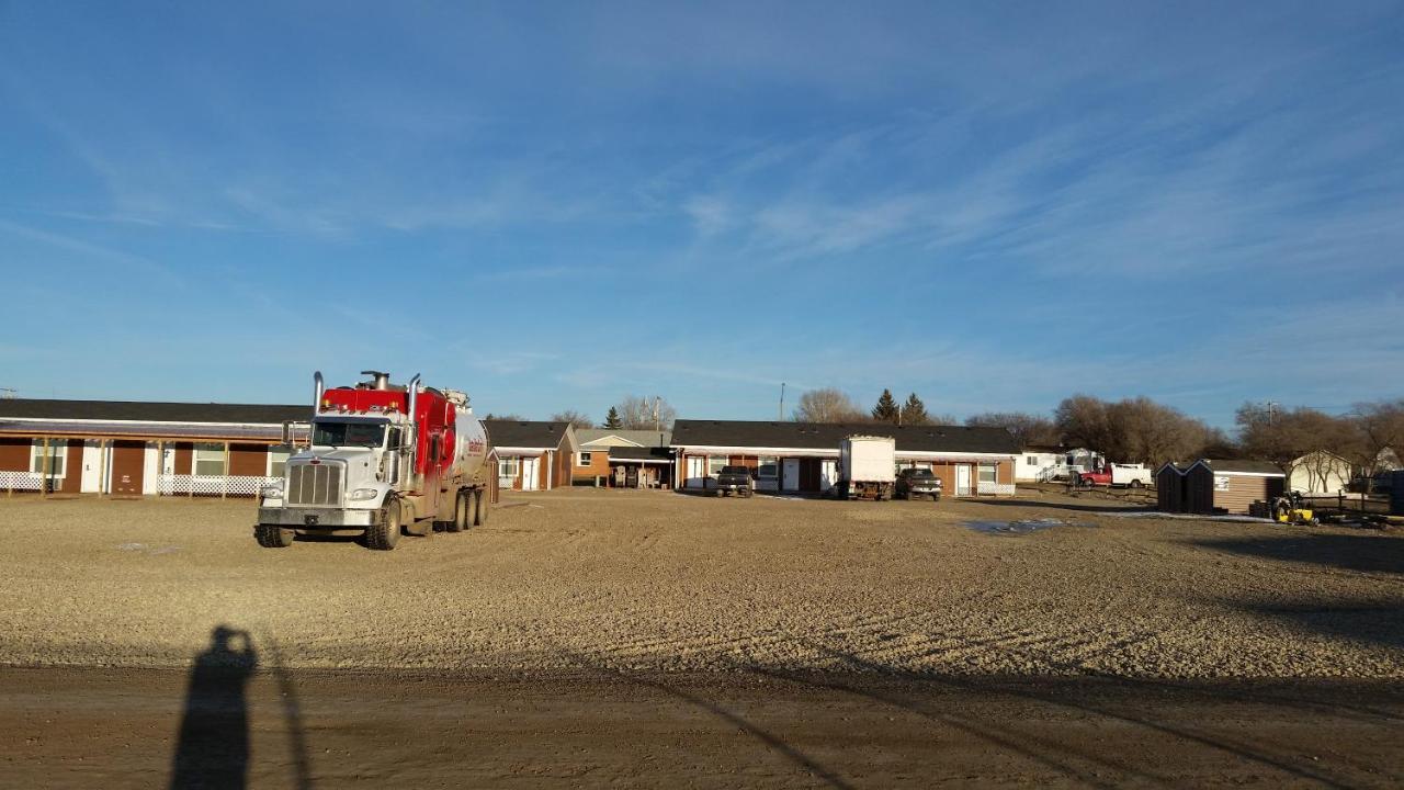 Bear'S Den Lodge Shaunavon Exterior photo