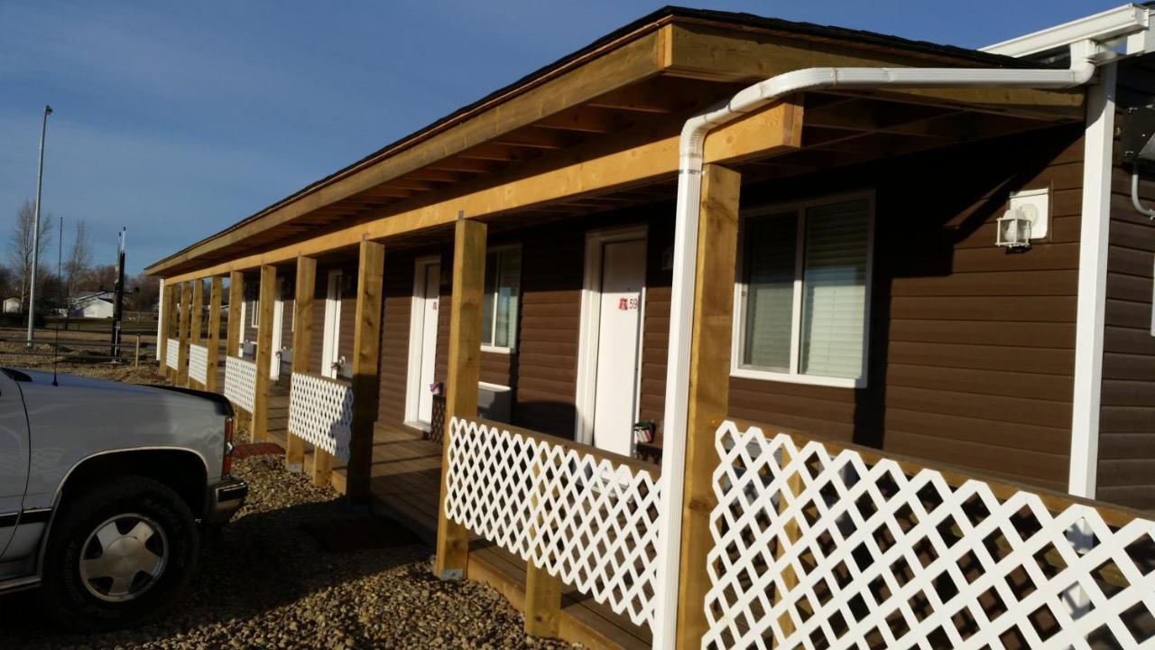 Bear'S Den Lodge Shaunavon Exterior photo