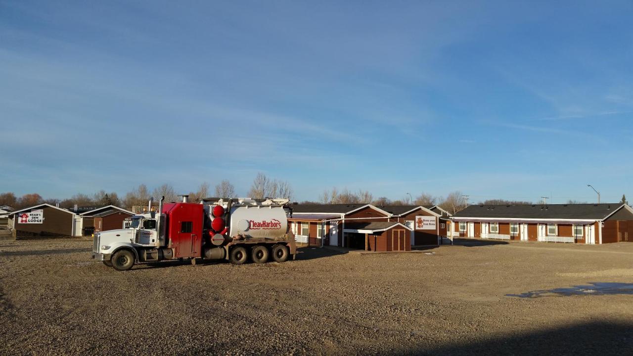 Bear'S Den Lodge Shaunavon Exterior photo