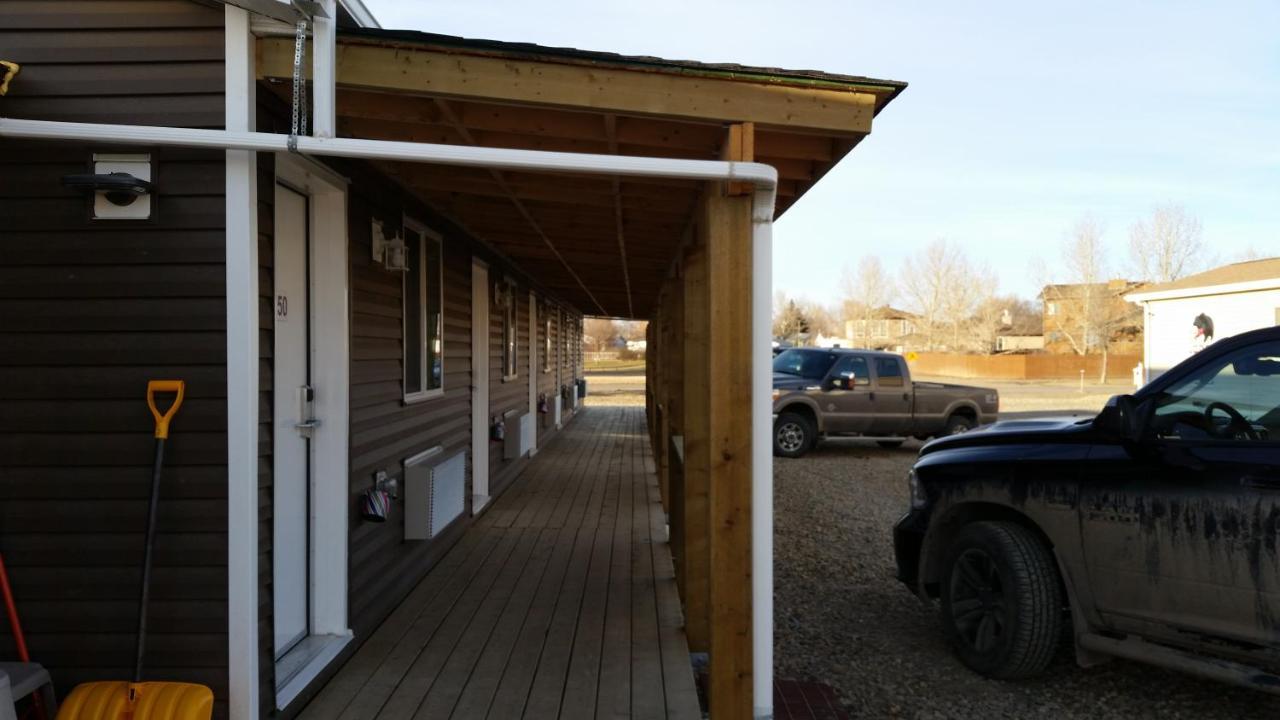 Bear'S Den Lodge Shaunavon Exterior photo